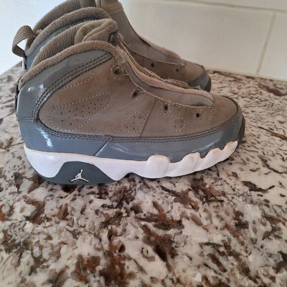Nike Air Jordan 9 Retro GS Cool Gray Youth Sneakers US Size 9C - Picture 1 of 8
